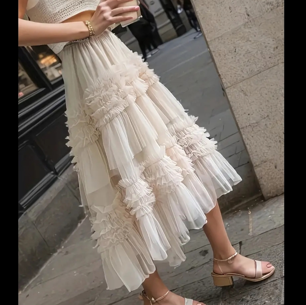 Elegant Cream Layered Skirt - Picture 4 of 8